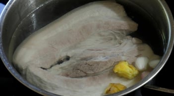 Dùng nước luộc thịt nấu canh có tốt không?