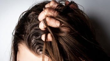 3 thói quen khiến nay gội mai tóc đã bết dầu