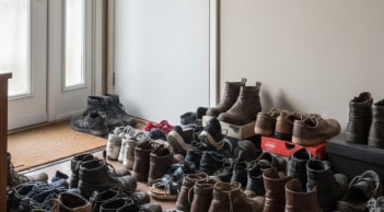 Nhà mãi xui, tiền khó giữ? 3 vật đại kỵ đặt ngay sau cửa chính nhiều nhà đang mắc