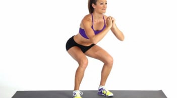 Chỉ cần tập 1 động tác đứng lên ngồi xuống này, bạn sẽ thấy tác dụng 'thần kỳ' của nó