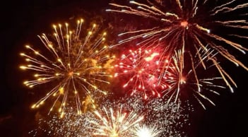 Đêm nay Giao thừa: 3 tuổi cần tránh đi khuya về sáng để giữ sức khỏe, đề phòng Mất Tiền