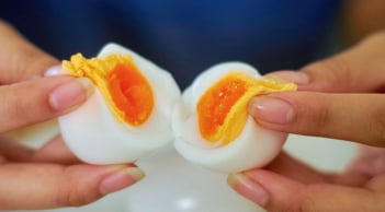 Người bị 5 bệnh này không nên ăn trứng gà