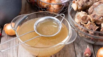 3 loại nước ‘rút cạn’ canxi trong cơ thể, loại đầu tiên nhiều người Việt tưởng bổ