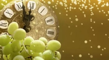 Tại sao nên ăn 12 quả nho vào đêm giao thừa Tết Dương lịch? Giải mã ý nghĩa may mắn