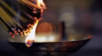 Ngày rằm tháng 11 âm lịch, thắp hương vào khung giờ nào đẹp?