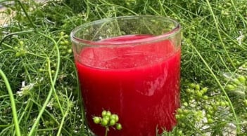 Đầu năm 2026, cả nhà uống củ dền nấu mía để gặp may mắn và bổ máu