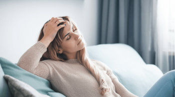 Cơn buồn ngủ ập đến sau khi ăn, có thể cho biết loại bệnh này