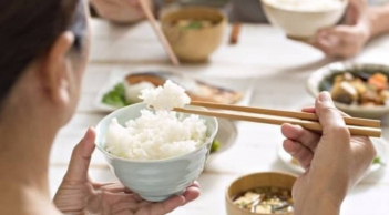 Ăn cơm, rau hay thịt trước khi ăn cơm? Chuyên gia chỉ cách ăn đúng để bảo vệ sức khỏe