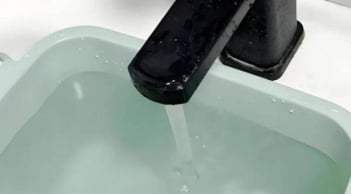 Gội đầu mùa đông dễ gây đột quỵ? Bác sĩ cảnh báo 5 điều người dân cần đặc biệt lưu ý