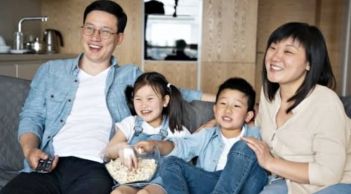 8 điều cha mẹ tuyệt đối không nên chia sẻ với con, kể cả khi gia đình hạnh phúc