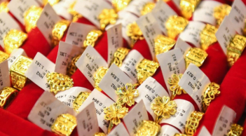 Giá vàng hôm nay 6/1/2026 tiếp tục tăng mạnh, tiến sát mốc 158 triệu đồng/lượng