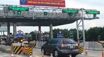 Những trường hợp nào xe ô tô được miễn phí sử dụng đường bộ?