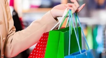 Chuyên gia cảnh báo: 5 kiểu 'tiêu tiền vô tội vạ' bạn phải từ bỏ khi bước vào tuổi trung niên