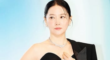 Điểm danh  những kiểu áo phụ nữ sau 50 nên cân nhắc loại bỏ khỏi tủ đồ