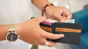 Ví tiền có 4 thứ này phải giữ thật kỹ, tiện tay vứt đi là mất lộc