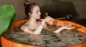 Cách tắm thanh tẩy vận hạn đón lộc năm 2026: Thân thể khoẻ mạnh, mọi việc hanh thông