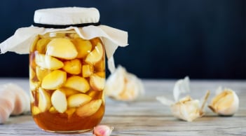Thường xuyên uống tỏi ngâm mật ong, cơ thể nhận được 5 lợi ích bất ngờ