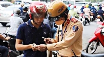 Cảnh báo: Người đi xe máy thiếu giấy tờ bắt buộc này có thể bị phạt tới 8 triệu đồng