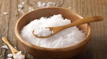 Cuối năm dọn nhà, đừng quên đặt bát muối trong nhà vệ sinh: Công dụng khiến nhiều người bất ngờ