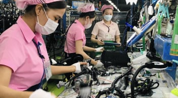 Người lao động đi làm Tết có thể nhận được đến 490% lương