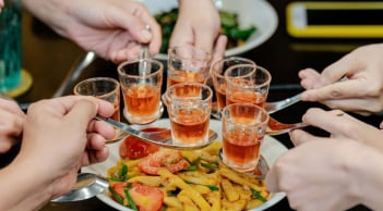 5 thực phẩm bảo vệ dạ dày, ăn trước khi uống bia rượu giúp 'ngàn chén không say'