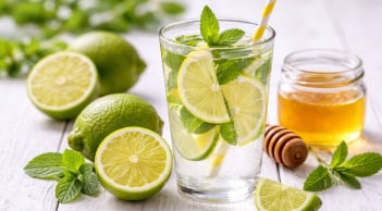 ách dùng nước chanh giúp nhẹ bụng, hạn chế tăng cân dịp cuối năm và Tết ăn tiệc liên miên