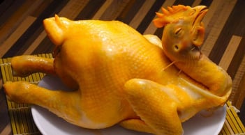 Gà cúng đặt trên ban thờ nên quay ra hay quay vào, chuyện nhỏ mà không nhỏ