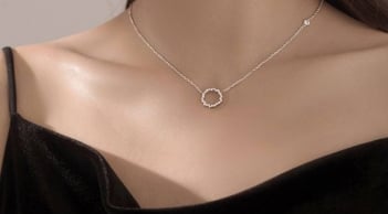 Trắc nghiệm tâm lý: Sợi dây chuyền nào bạn thấy sang trọng nhất? Tiết lộ tính cách tiềm ẩn