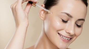 Vai trò then chốt của serum trong chu trình chăm sóc da chống lão hóa