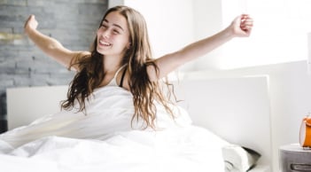 Ngủ đủ 7 tiếng mỗi đêm có thể kéo dài tuổi thọ thêm 4 năm