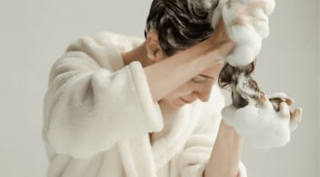 Bí quyết gội đầu đúng cách giúp tóc sạch lâu, phồng nhẹ như ở salon