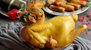 Cách luộc gà không bị nứt, da vàng giòn, khi chặt 10 miếng đẹp như 10