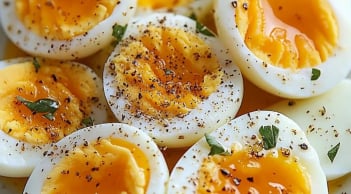 Thường xuyên ăn trứng gà luộc vào bữa sáng, cơ thể có 5 thay đổi lớn