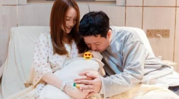 Nhã Phương khoe vóc dáng sau sinh gây choáng