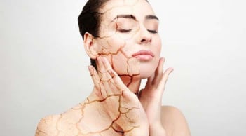 5 dấu hiệu lão hóa sớm có thể xuất hiện ngay từ tuổi 20 nhiều người không ngờ tới