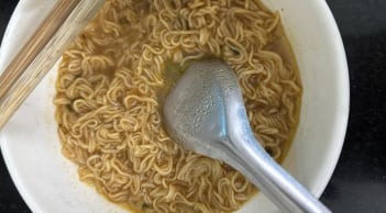 Thường xuyên ăn mì tôm vào bữa sáng, cơ thể có 5 thay đổi lớn