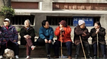 Về già dù nhiều tiền đến mấy cũng nên tránh xa 3 nơi này: Cuộc sống an nhiên đến cuối đời