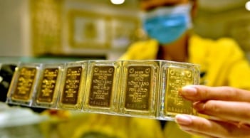 Giá vàng hôm nay 11/2: Vàng trong nước lập đỉnh 181 triệu đồng/lượng, cao nhất từ trước đến nay?
