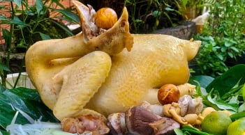 Cách luộc gà da vàng óng, giòn sần sật, chặt 10 miếng đẹp như 10