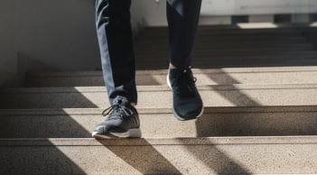 Leo cầu thang mỗi ngày: Thói quen 5 phút giúp tăng cường tim mạch và cải thiện sức khỏe toàn diện