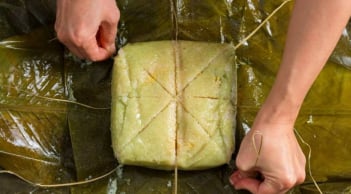 7 mẹo cắt bánh chưng nhanh gọn, không nát bánh – không bung nhân, đẹp như ngoài hàng