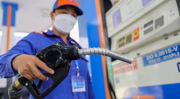 Đổ xăng đừng hô “đầy bình” hay “50 nghìn”: Mẹo đổ xăng tiết kiệm, tránh gian lận ai cũng nên biết