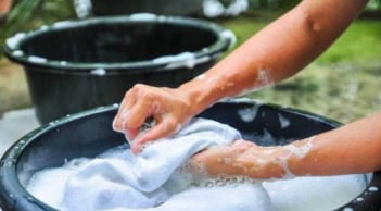 Vì sao mùng 1, mùng 2 Tết kiêng giặt quần áo? Lý do ông bà xưa dặn kẻo hao tài lộc