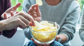 3 nhóm thực phẩm âm thầm đẩy nhanh lão hóa da và khiến da kém tươi sáng