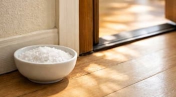 Đầu năm 2026: Đặt 3 vật phẩm phong thủy này trước cửa chính để hút tài lộc, tiền vào như nước