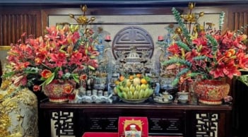 Tết Nguyên đán 2026: 8 loại hoa tuyệt đối không đặt lên bàn thờ kẻo hao tài, mất lộc