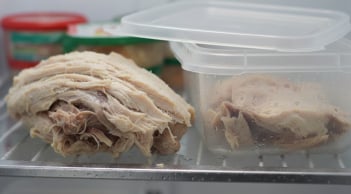 Gà luộc để tủ lạnh mấy ngày vẫn ngon? Thời hạn bảo quản chuẩn giúp tránh hỏng, mất chất