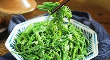 Thêm 1 bước ngọn su su xào tỏi xanh mướt, giòn ngon