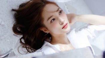 Phụ nữ ơi! Hãy sống cho cuộc đời thật tươi đẹp, thật rực rỡ như một đóa hoa