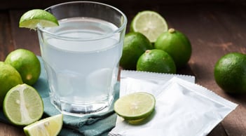 Uống nước chanh ấm buổi sáng rất tốt, đặc biệt là với 4 nhóm người này